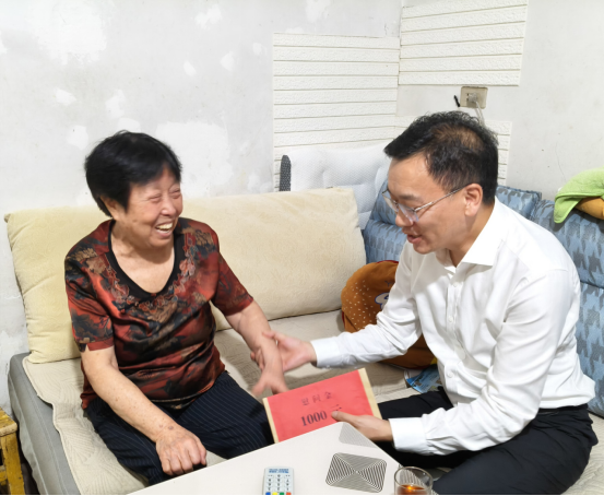 学院领导开展2026年“七一”走访慰问