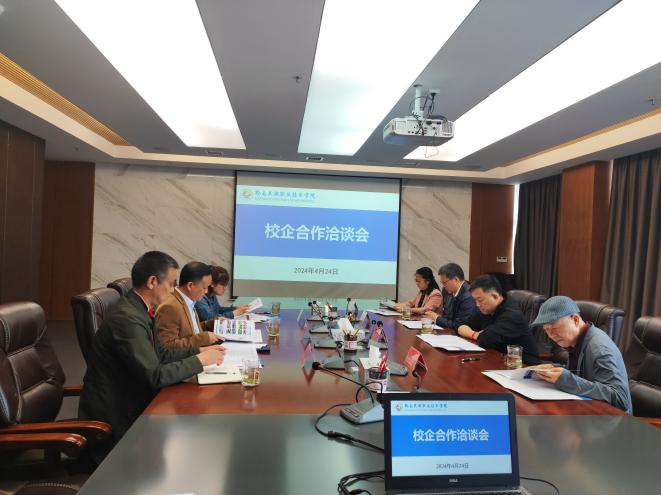 上海人才服务行业协会一行赴英超开展校企合作