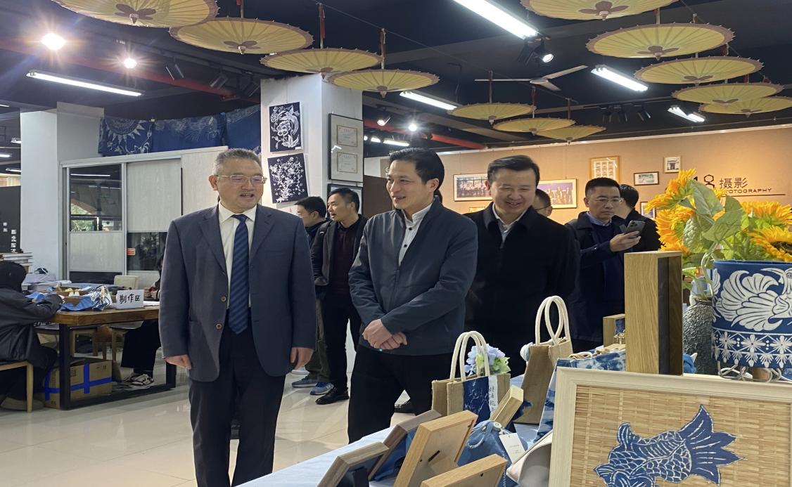 湖州市·黔南州校校合作座谈会在英超召开
