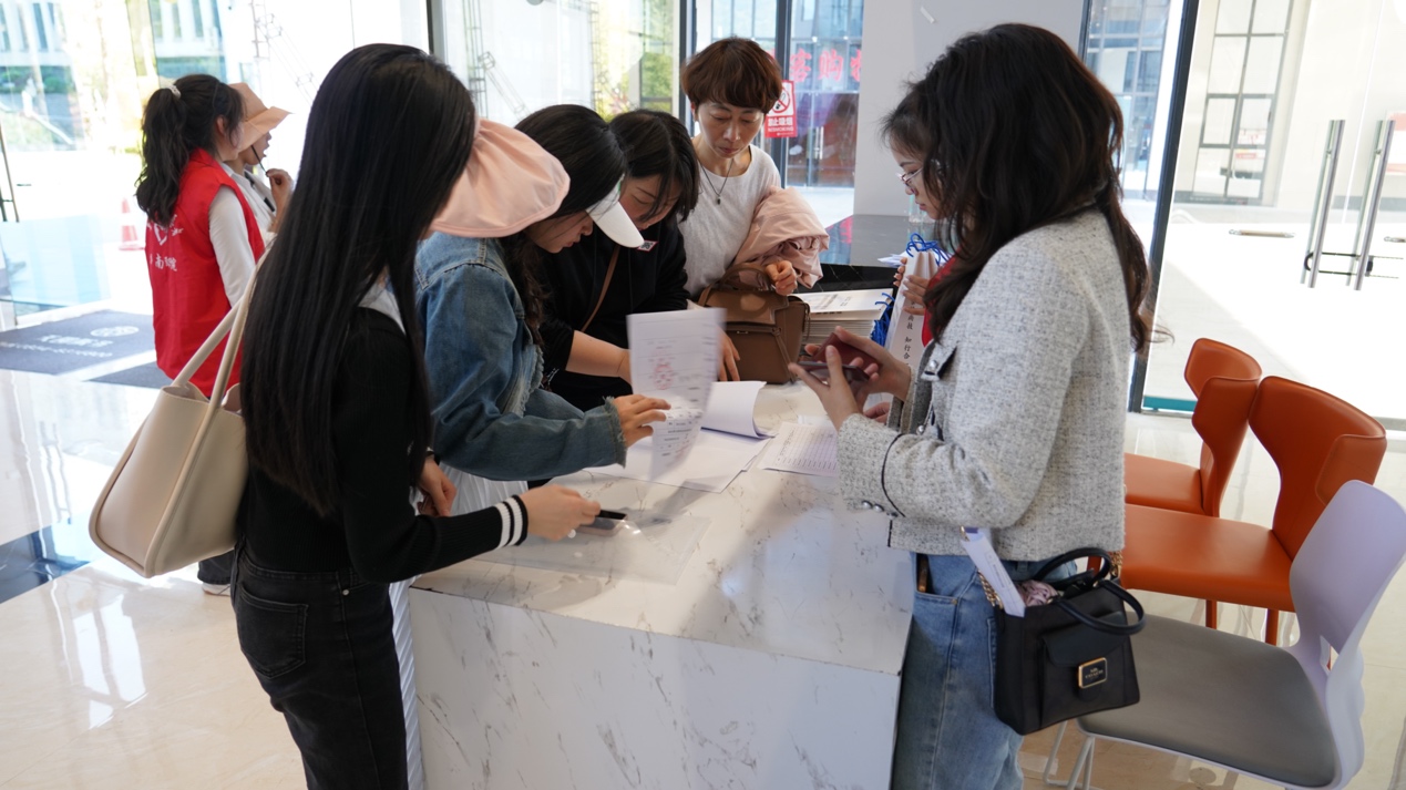 品茗香 赏茶艺 48名“茶仙子”切磋茶艺技能 ——2023年贵州省职业院校师生技能大赛茶艺项目在英超举行