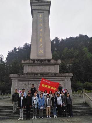 说明: E:\18-19(2)\读书会\清明烈士\照片\IMG_20190330_102110.jpg